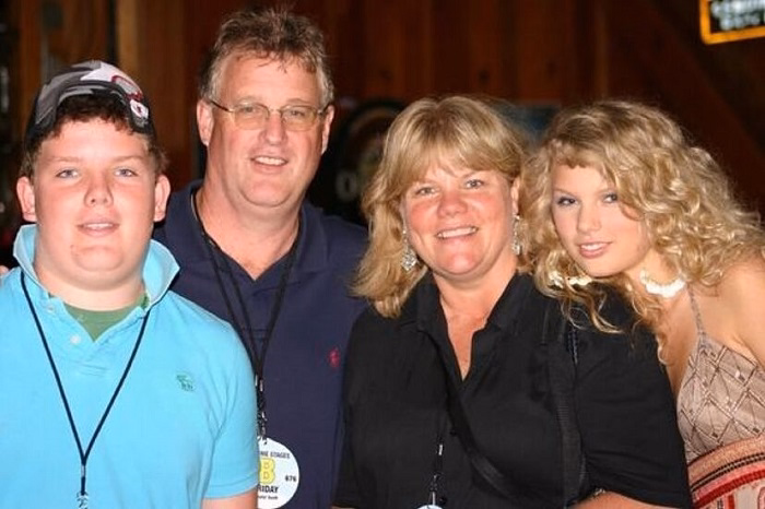 Taylor Swift Family