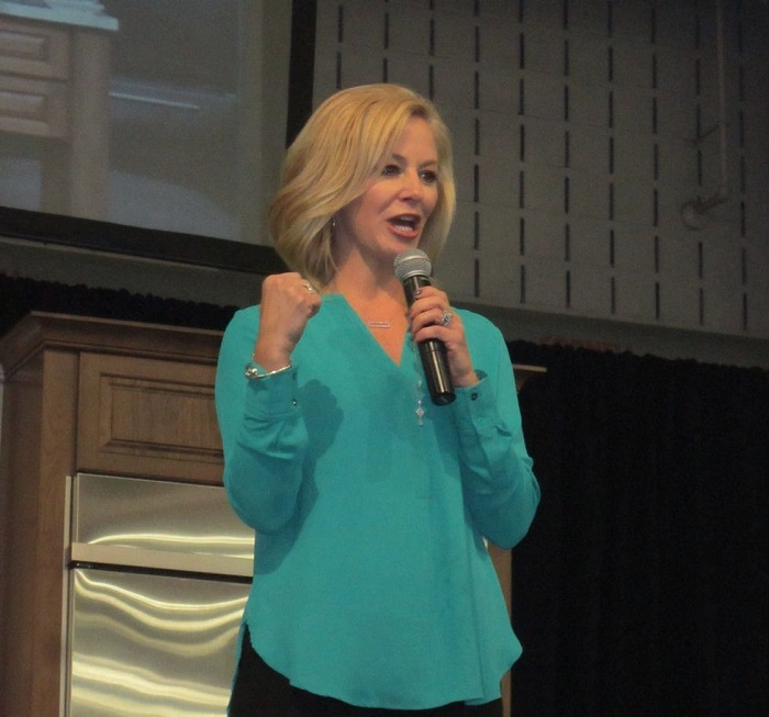 Julia Moffitt Age and Birthday