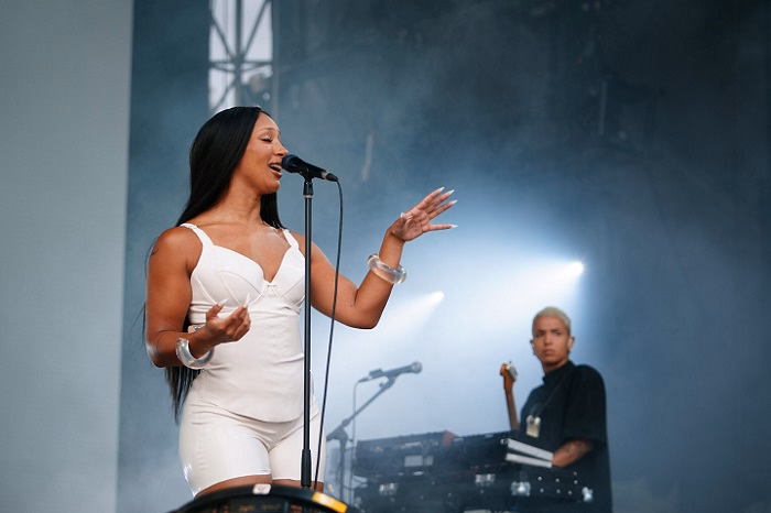 Naomi Sharon Biography